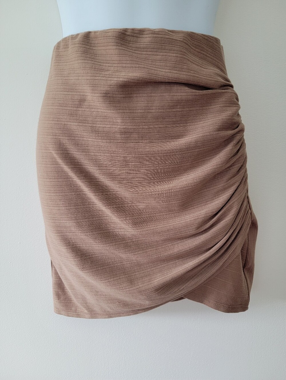 Forever 21 Fitted Ruched Mini Skirt in Taupe Size Small
